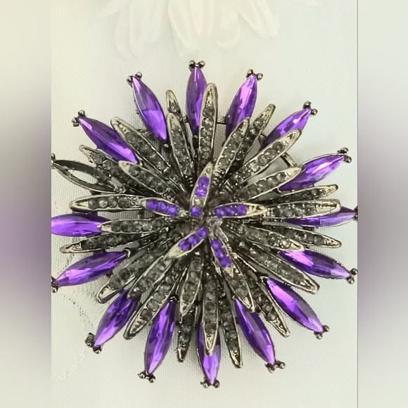 Vintage | Purple Silver Tone Floral Brooch - Picture 6 of 7